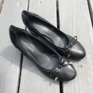 Franco Sarto Low Pump (Black with Gold)